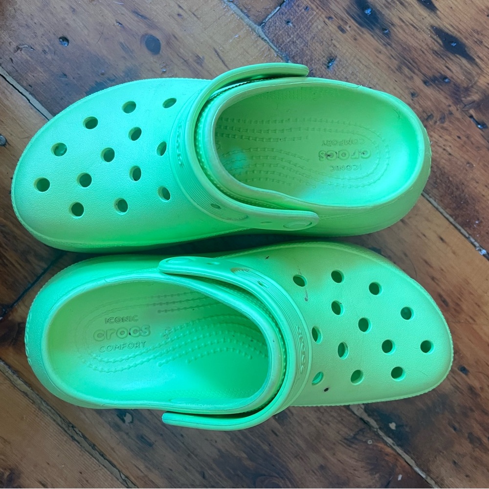 CROCS Women's Neon Lime Sandals
